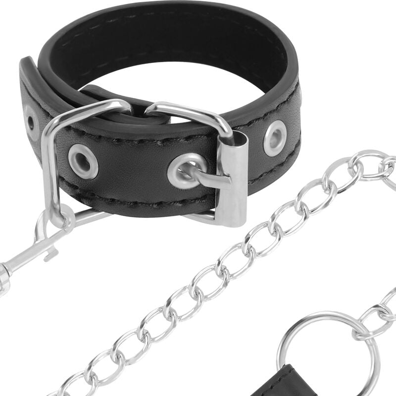 Anel peniano Darkness com alça e corrente para BDSM, em couro vegano preto e detalhes metálicos.