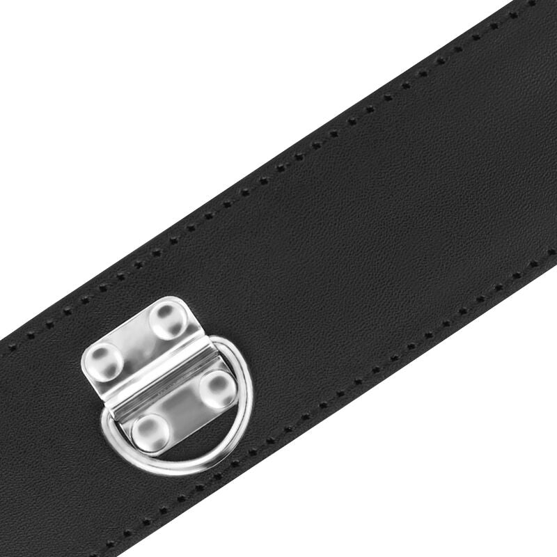 Close-up do Colar BDSM Darkness com Fechadura Preta, mostrando o design em neoprene, puleather e a corrente.