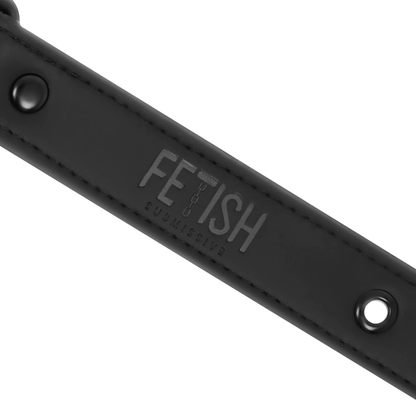 Close-up da Mordaça Vegana Respirável Fetish Submissive, mostrando o design ajustável e a bola para BDSM.