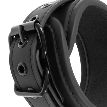 Conjunto Posição Mestre FETISH SUBMISSIVE com 4 algemas e arnês de neoprene e couro vegano.