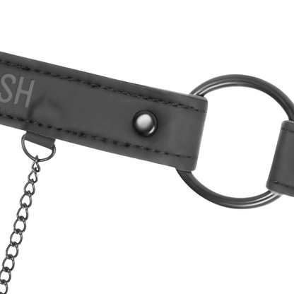 Detalhe do Anel de Gag FETISH SUBMISSIVE com Grampos de Mamilo em couro vegano, mostrando a corrente e os materiais.