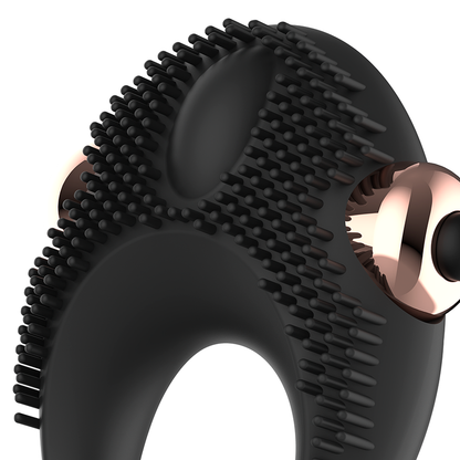 Close-up of the WOMANVIBE Anel Vibrador de Silicone Thor, highlighting its ergonomic design and smooth texture.