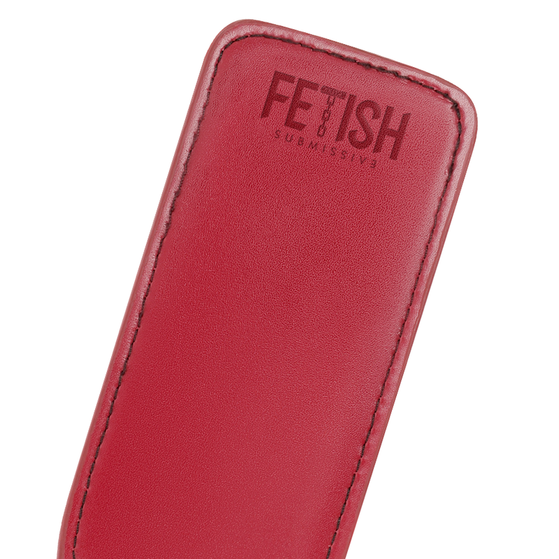 Chicote de couro vegano FETISH SUBMISSIVE para jogos BDSM, exibindo detalhes do material e design.